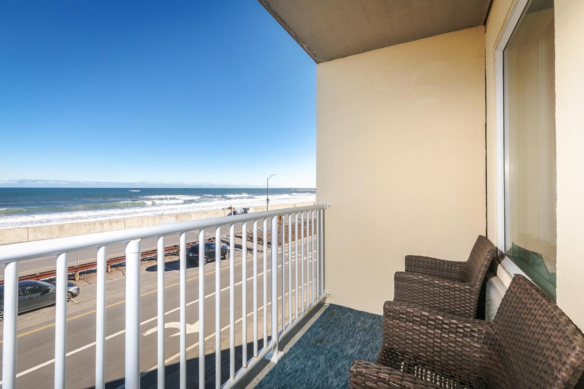 Direct Oceanfront Studio Suite! Хэмптон Экстерьер фото